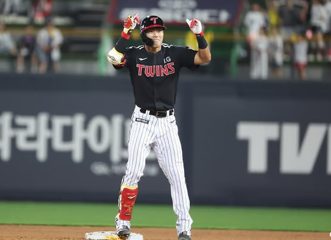 ▲ LG 유니폼을 입고 출전한 첫 경기에서 친정 팀 상대 역전승을 이끈 천성호. ⓒ LG 트윈스