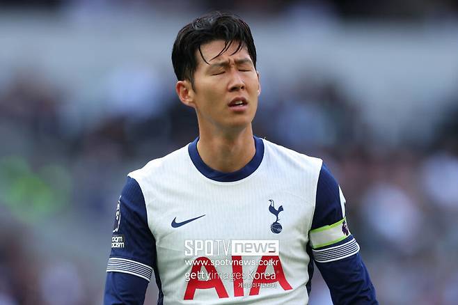 ▲ 영국 매체 '팀토크'는 "사우디아라비아 구단들은 손흥민에게 연봉 3,000만 유로를 제시했다. 손흥민이 이 제안을 받는다면 3년 총액 9,000만 유로(약 1,446억 원)를 수령하게 된다. 이는 아시아 축구선수 중 최고 수준일 뿐만 아니라, 세계적으로도 손꼽히는 수준이다"라고 설명했다.