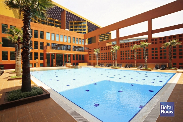 부영그룹 제주부영호텔&리조트 여름철을 맞은 가운데 야외수영장을 개장. ⓒ부영그룹