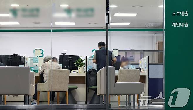 서울의 한 시중은행 대출창구의 모습. 2025.7.1/뉴스1 ⓒ News1 구윤성 기자