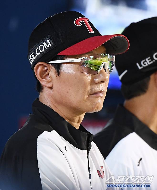 9일 서울 잠실구장에서 열린 키움-LG전. 염경엽 감독이 경기를 지켜보고 있다. 잠실=정재근 기자 cjg@sportschosun.com/2025.7.9/