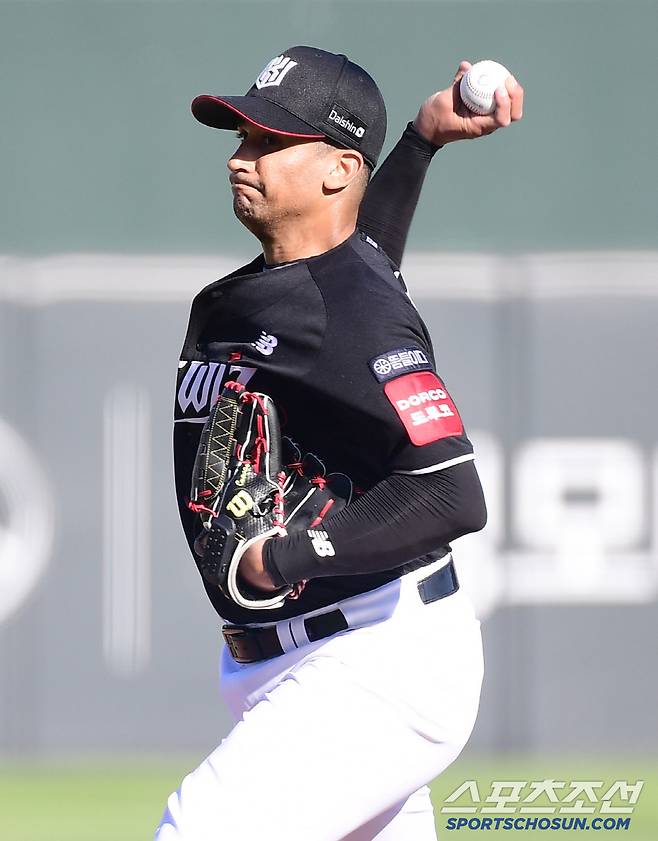 29일 부산 사직구장에서 열린 롯데와 KT의 경기. 선발 투구하고 있는 KT 쿠에바스. 부산=송정헌 기자songs@sportschosun.com/2025.06.29/