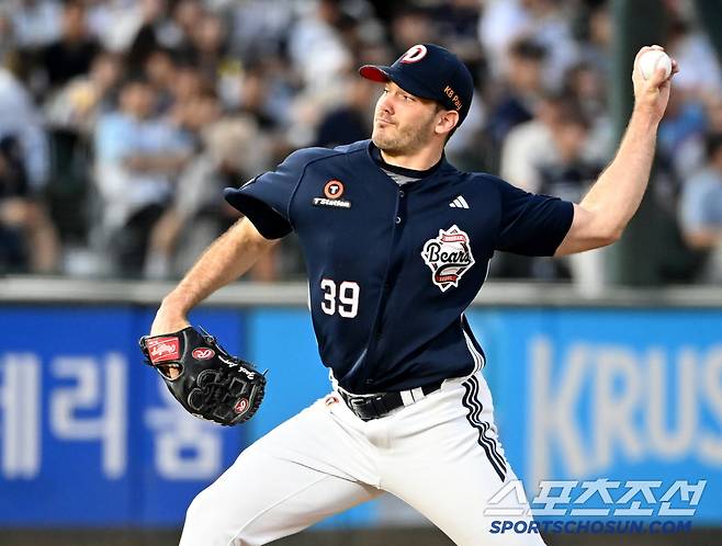 10일 부산 사직야구장에서 열린 두산과 롯데의 경기, 두산 선발투수 잭로그가 역투하고 있다. 부산=허상욱 기자wook@sportschosun.com/2025.07.10/