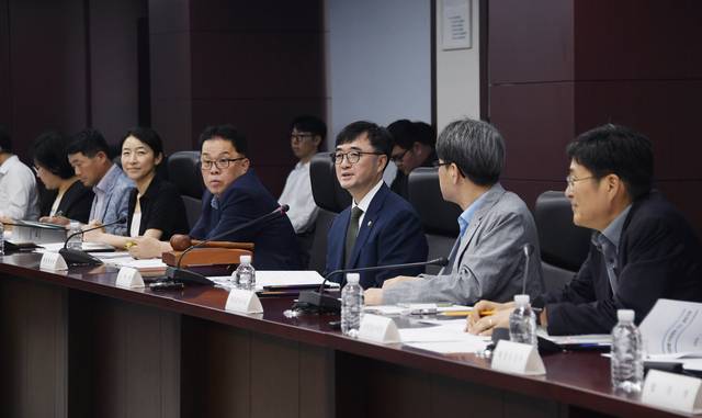 임기근 기획재정부 차관이 10일 서울 한국무역보험공사에서 열린 ‘2025년 제7차 재정사업평가위원회’를 주재, 모두발언을 하고 있다. 사진=기획재정부