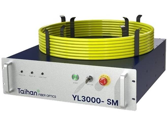 < 레이저 발진기 / 출처 : 대한광통신 >