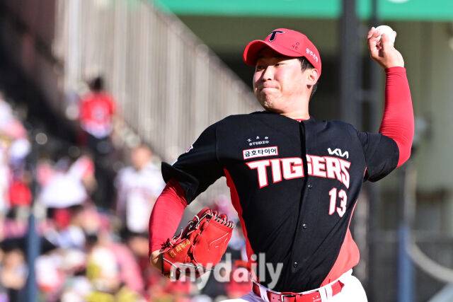 29일 오후 서울 잠실야구장에서 진행된 '2025 프로야구 KBO리그' KIA-LG의 경기. 기아 선발 윤영철이 역투를 펼치고 있다./마이데일리