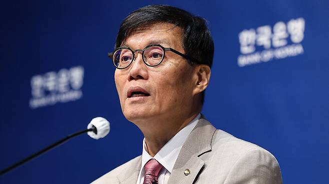 이창용 한국은행 총재가 10일 서울 중구 한국은행에서 열린 금융통화위원회 금리 결정에 대한 기자간담회에서 발언하고 있다.