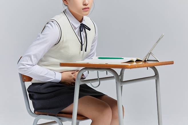 소아의 만성 복통은 복통의 지속이나 반복이 최소 2개월 이상 경과하고 정상적인 활동에 영향을 미칠 때 뜻한다. 게티이미지뱅크