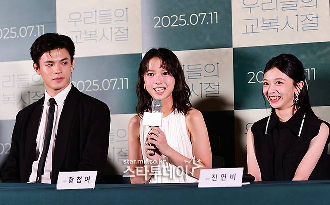 배우 구이태(왼쪽부터), 항첩여, 진연비. 사진|강영국 기자