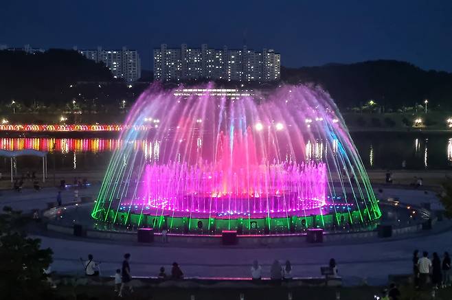 안동의 대표 관광명소인 낙동강 음악분수 모습./안동시 제공