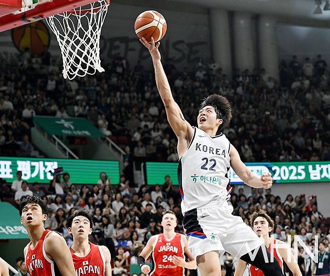 11일 안양정관장아레나에서 열린 2025 남자농구 국가대표 평가전 일본과 경기에서 슛을 시도하는 여준석