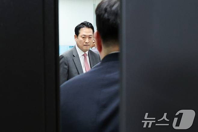 해병대원 순직사건 관련 의혹을 수사하는 이명현 특별검사팀이 11일 서울 여의도 국회 의원회관 임종득 국민의힘 의원 사무실을 압수수색 중인 가운데 장동혁 의원 등 국민의힘 의원들이 집결하고 있다. 2025.7.11/뉴스1 ⓒ News1 안은나 기자