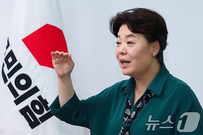 윤희숙 국민의힘 혁신위원장이 10일 오후 서울 여의도 당사에서 혁신위원회 제1차 회의 결과 브리핑을 하고 있다. 2025.7.10/뉴스1 ⓒ News1 안은나 기자