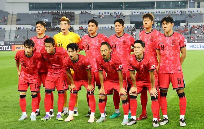 한국 축구 국가대표팀 선수들이 7일 경기 용인 미르스타디움에서 열린 2025 EAFF(동아시아축구연맹) E-1 챔피언십(동아시안컵) 한국 대 중국과 경기 시작전 팀포토를 찍고 있다. 뉴시스
