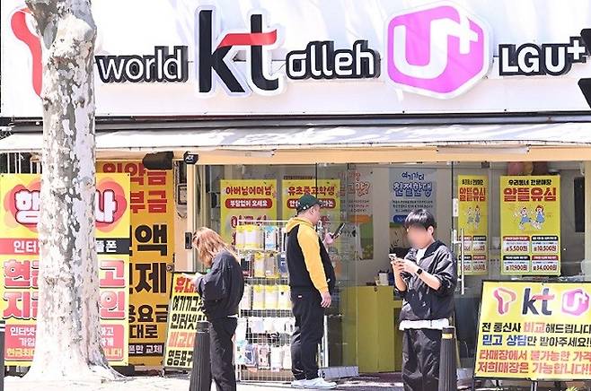 단통법 폐지 후 처음으로 출시되는 갤럭시Z7 시리즈 지원금 관련, 시장 혼란이 우려된다.