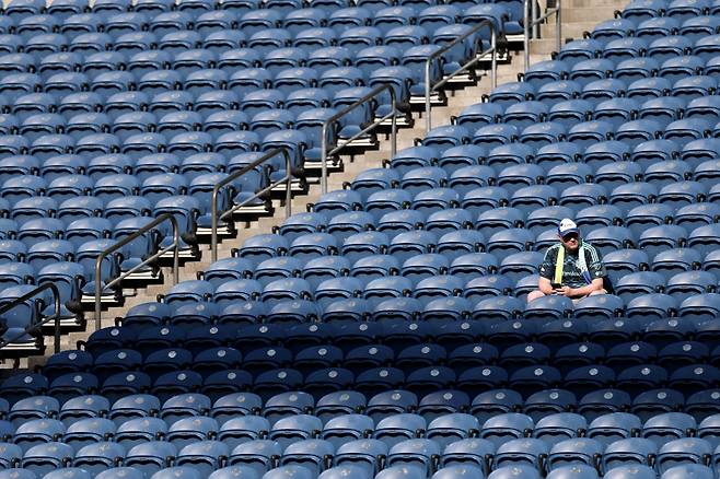<yonhap photo-3720=""> 보타포구와 시애틀 사운더스의 조별리그 경기를 앞두고 관중석이 비어있는 모습. 게티이미지/AFP=연합뉴스</yonhap>
