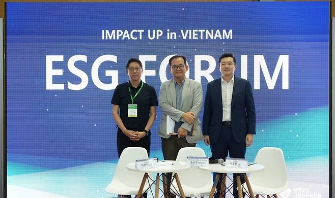 < (왼쪽부터) 이동만 카이스트 교수, 송승구 VSV 파트너, 김주헌 GGGI 베트남 소장 / 임팩트재단 제공 >