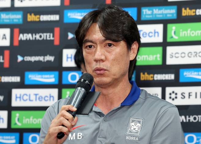 한국이 지난 4월에 이어 이번달도 국제축구연맹 랭킹 23위를 유지했다. 사진은 한국 축구 국가대표팀의 사령탑을 맡은 홍명보 감독의 모습. 사진=뉴스1