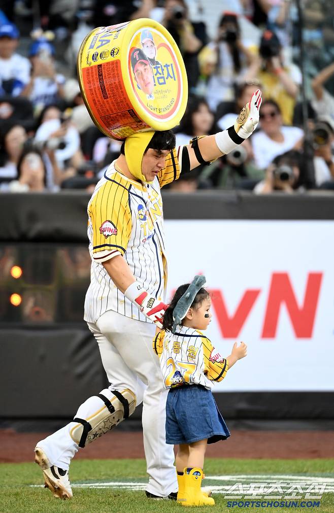 12일 대전 한화생명볼파크에서 열린 2025 KBO 올스타전, 박동원이 딸 채이 양과 퍼포먼스를 선보이고 있다. 대전=허상욱 기자wook@sportschosun.com/2025.07.12/