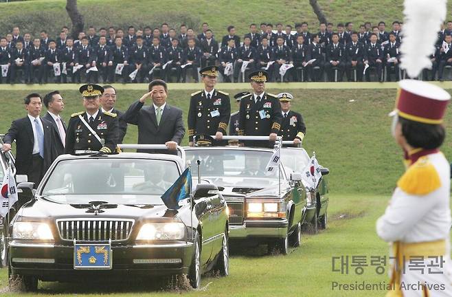 2005년 10월 국군의 날 행사에서 당시 노무현 대통령이 장병들의 경례를 받고 있다. 대통령기록관