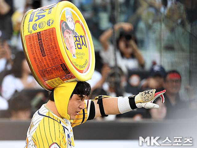 동원 참치 탈을 쓴채 올스타전에 등장한 박동원. 사진(대전)=천정환 기자