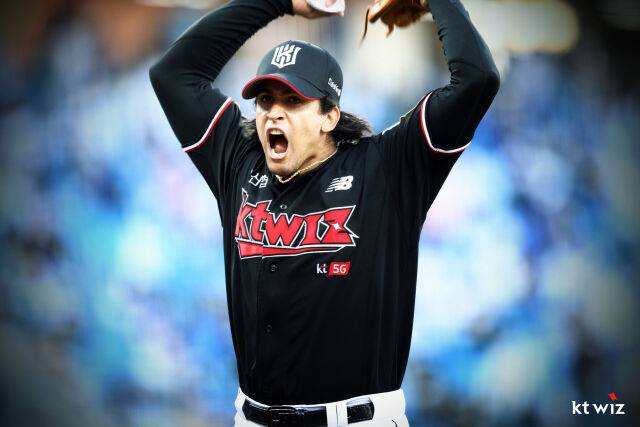 2021년 타이 브레이커 경기 중 포효하는 윌리엄 쿠에바스./KT 위즈