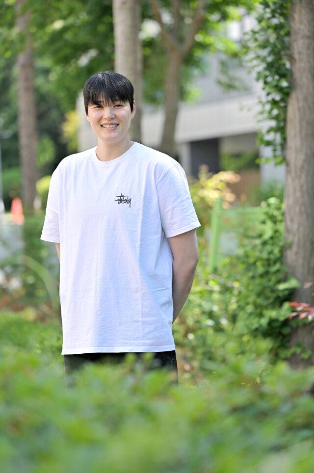 김희진이 현대건설 유니폼을 입고 새 출발을 알렸다./더발리볼