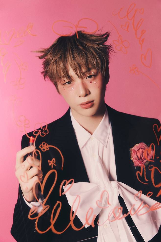 지난달 16일 미니 6집 '글로우 투 헤이즈'를 낸 가수 강다니엘. ARA 제공