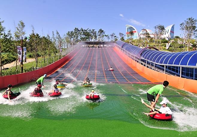 강원 삼척 이사부공원 물썰매장. 삼척시 제공
