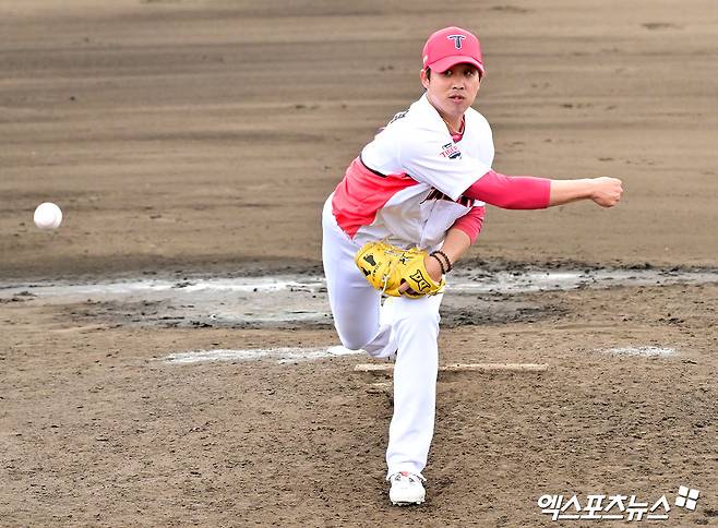 3일 오후 일본 오키나와 킨 구장에서 열린 KT 위즈와 KIA 타이거즈의 연습경기, 7회초 KIA 임기영이 공을 힘차게 던지고 있다. 엑스포츠뉴스 DB