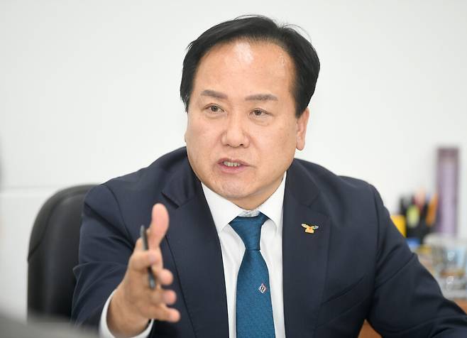 ▲ 이권재 오산시장이 인천일보와 인터뷰를 통해 오산의 미래에 관해 설명했다.