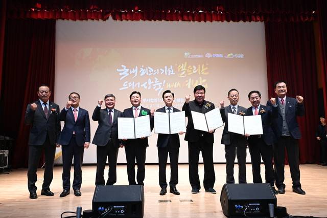 ▲ 예산군은 지난 2월 충남도, 셀트리온과의 투자합의각서(MOA) 체결 기념사진-예산군 제공
