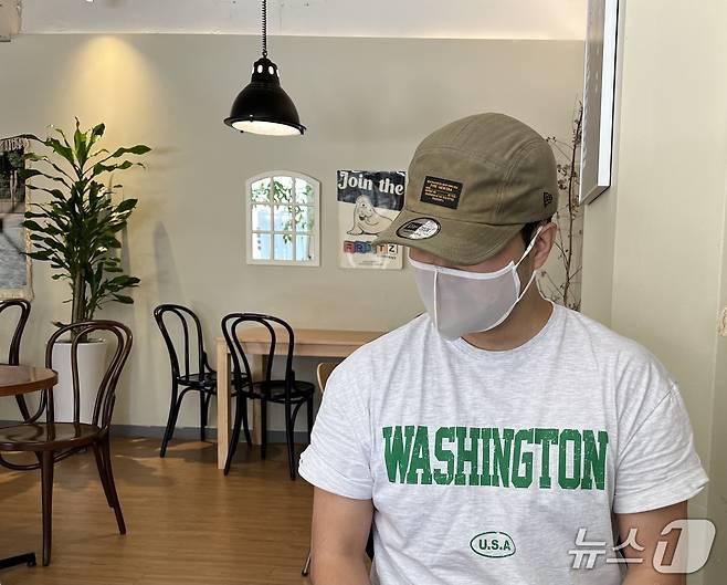 10일 오전 서울 은평구의 한 카페에서 인스타그램 '청소하는 사람'을 운영하는 회사원 윤브릭 씨(가명·35)를 만났다. 2025.7.10/뉴스1 김종훈 기자