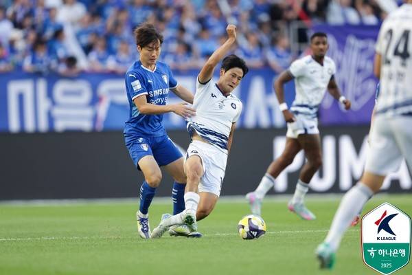 이민혁(왼쪽, 수원삼성), 김영환(충북청주FC). 한국프로축구연맹 제공