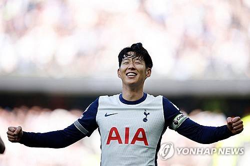 영국 매체 '더스탠더드'가 지난 12일(한국시간) 손흥민이 토트넘에서의 미래에 의문이 제기되고 있으며 손흥민 없는 미래를 준비하는 것처럼 보인다고 보도했다. 연합뉴스