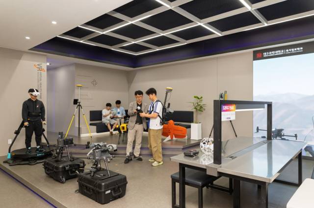 대구과학대 측지정보과의 모습. 대한민국 공간정보 기술 미래를 선도한다는 목표로 실습 중심의 교육을 진행하고 있다. 대구과학대 제공