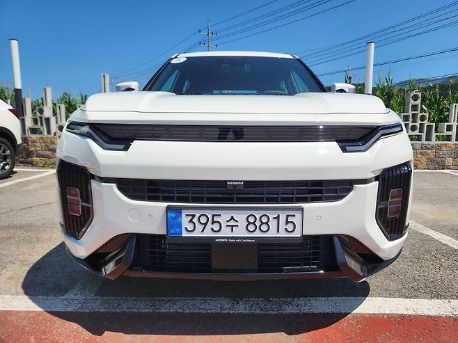 KG모빌리티의 '액티언 하이브리드' 전면./사진=도다솔 기자