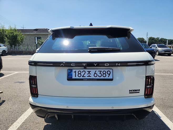 KG모빌리티의 '액티언 하이브리드' 후면./사진=도다솔 기자