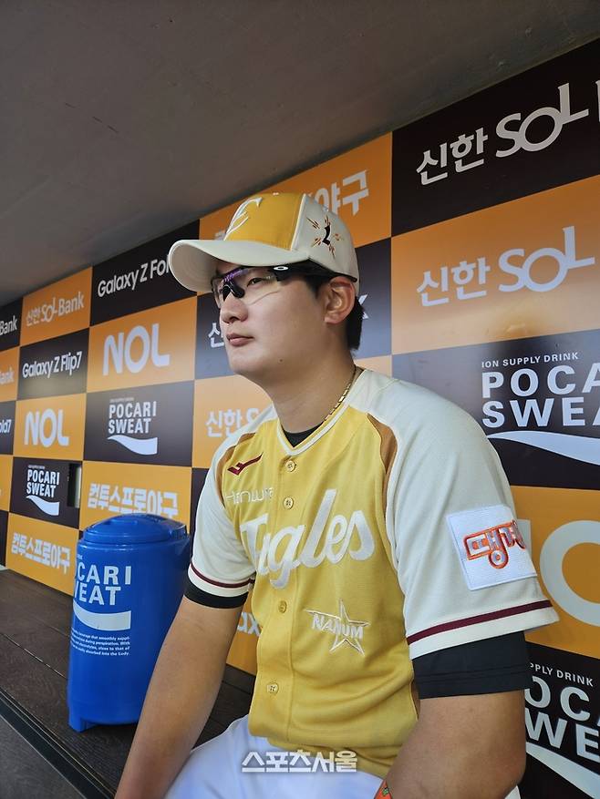 한화 김서현이 12일 대전 한화생명 볼파크에서 열린 2025 KBO 올스타전에 앞서 취재진과 만나 인터뷰에 응하고 있다. 대전 | 강윤식 기자 skywalker@sportsseoul.com