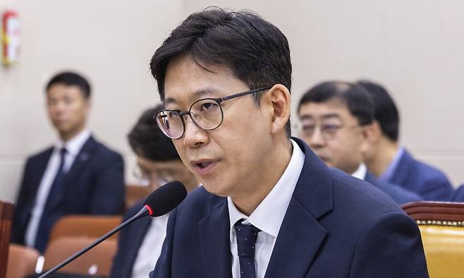 배경훈 과학기술정보통신부 장관 후보자가 14일 국회 과학기술정보방송통신위 인사청문회에 출석해 의원 질의에 답변하고 있다. 연합뉴스