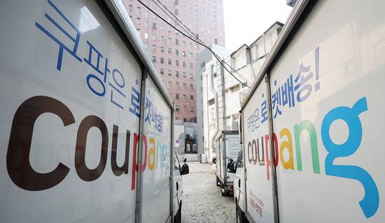 21대 대통령 선거 투표일인 3일?오전 서울 중구의 한 주차장에 쿠팡 배달 차량이 주차돼 있다. 뉴스1