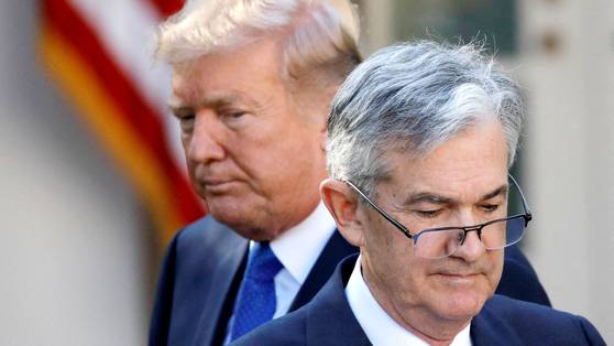 도널드 트럼프 대통령과 제롬 파월 연방준비제도(Fed) 의장. 로이터=연합뉴스