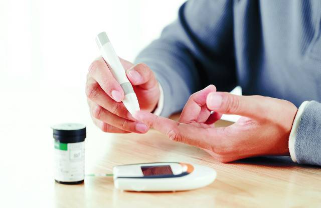 혈당 체크 장면. 게티이미지.