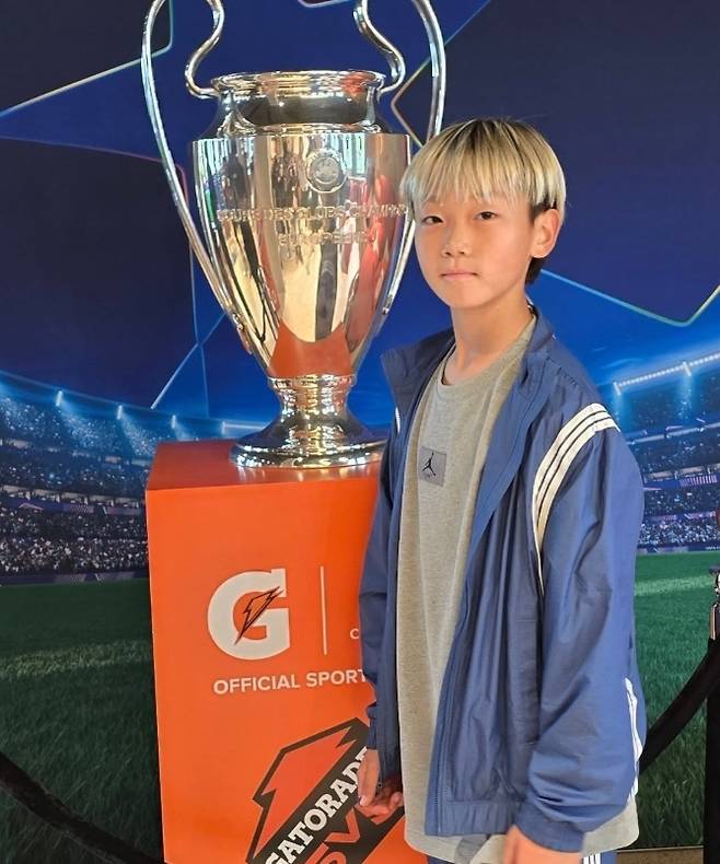 이시안 소셜 미디어 계정 캡처