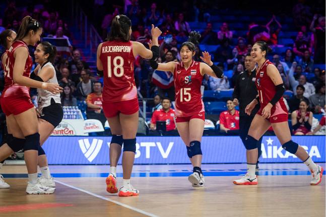 태국 선수들이 14일 캐나다전 득점 후 함께 기뻐하고 있다. /사진=VNL 공식 홈페이지