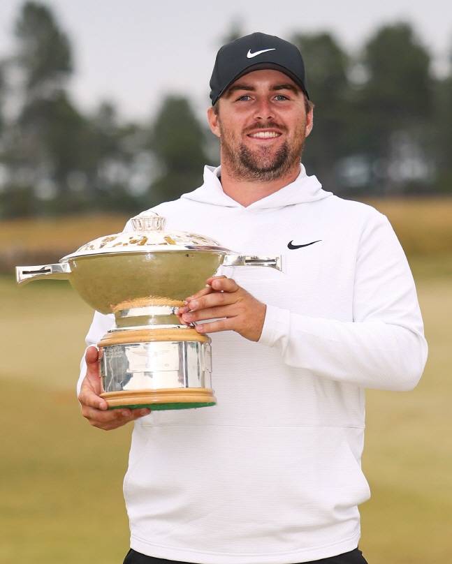 고터럽이 14일 제네시스 스코티시 오픈 우승 후 기념 촬영을 하고 있다. /사진=PGA 공식 SNS