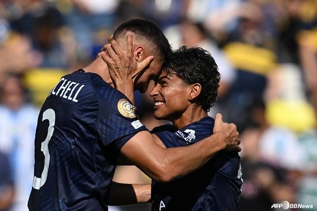 오클랜드 시티 선수들이 2025 클럽월드컵 보카 주니어스와 조별리그 3차전 경기에서 득점 후 기뻐하고 있다. /AFPBBNews=뉴스1