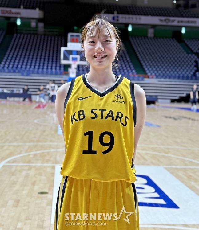 KB스타즈 이여명이 스타뉴스와 인터뷰를 하고 있다. /사진=양정웅 기자