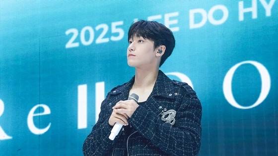 이도현이 전역 직후 전 세계 팬들을 만나러 달려갔다.