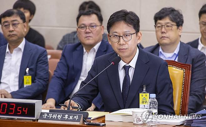 의원 질의에 답하는 배경훈 과학기술정보통신부 장관 후보자 (서울=연합뉴스) 황광모 기자 = 배경훈 과학기술정보통신부 장관 후보자가 14일 국회 과학기술정보방송통신위 인사청문회에 출석해 의원 질의에 답변하고 있다. 2025.7.14 hkmpooh@yna.co.kr